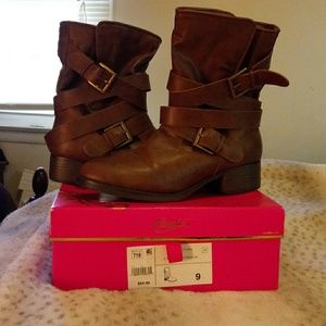 A pair of CANDIES boots.